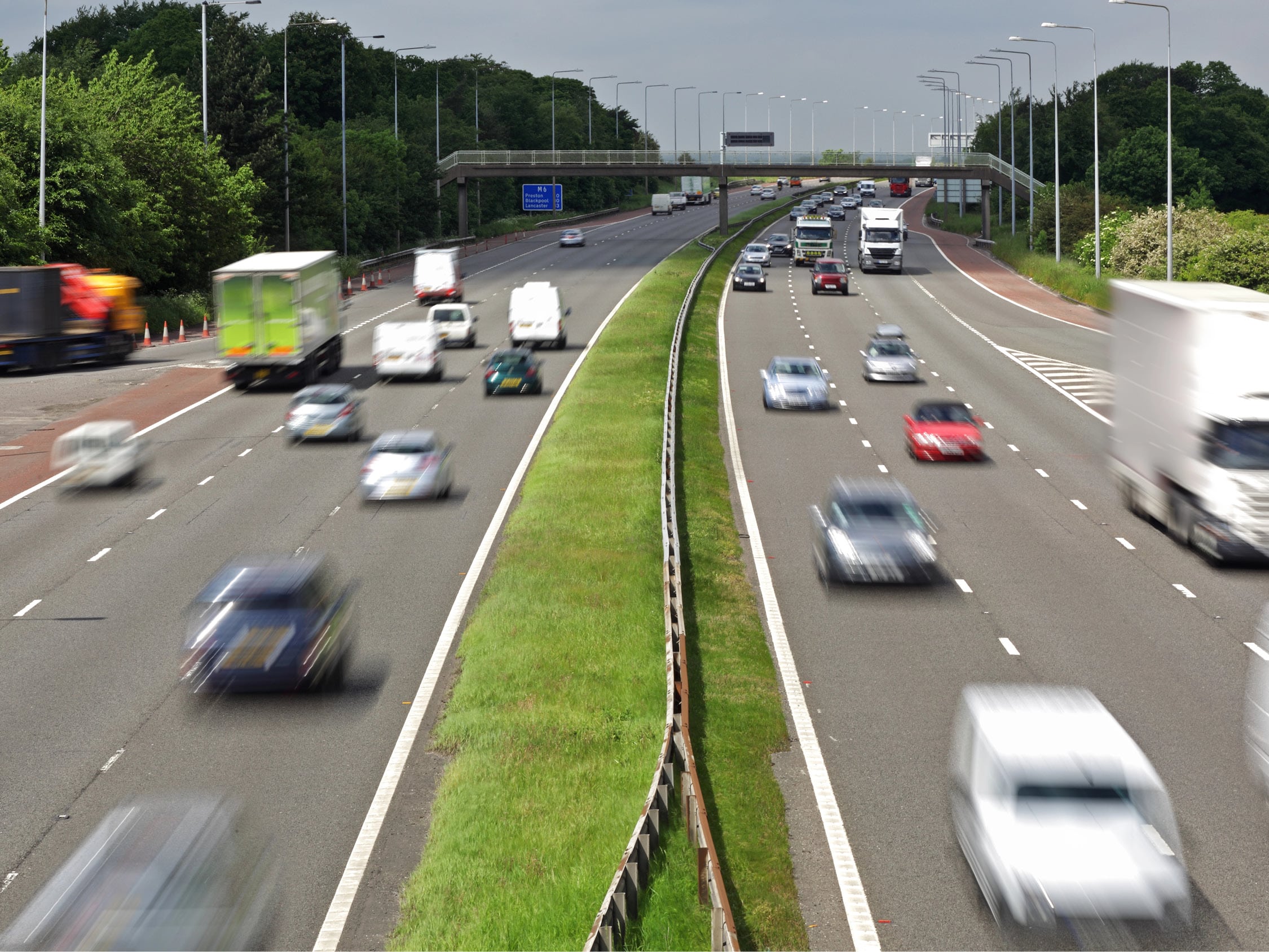 UK traffic on dual carriageway Traffic on UK dual carriageway